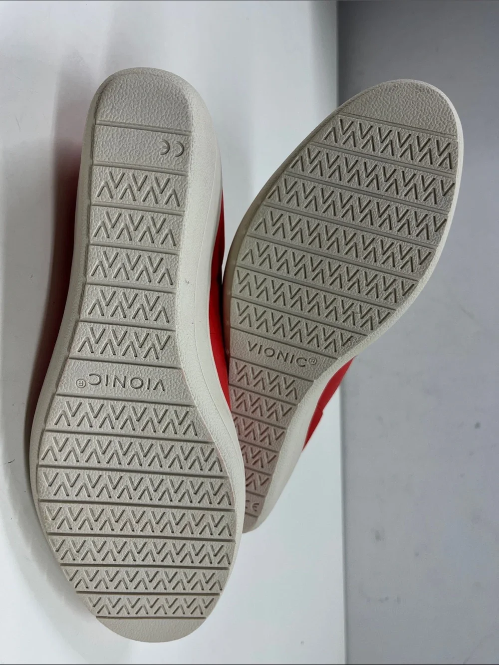 Brand New Vionic Jacey Slip-On Wedge Shoes Poppy Size 7.5
